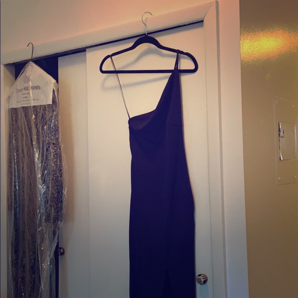 Solace London petch stretch oneshoulder maxi dress